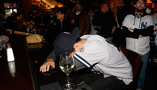 Party in Melbourne, Trauer in New York: Die Yankees verlieren Spiel fünf der World Series, dieser Fan kann es einfach nicht fassen