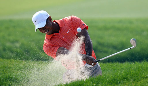 Sandige Angelegenheit: Tiger Woods musste an Loch 10 in Shanghai in den Bunker