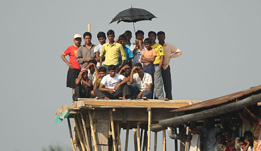 Logenplätze? Diese indischen Cricket-Fans genießen die beste Aussicht auf ihr Team, das in Guwahati gegen Australien spielt