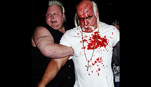 Echte Verletzung oder inszenierter Skandal? Bei der PK zum Wrestling-Event "Hulkamania" in Sydney kam es zu einer Auseinandersetzung zwischen Hulk Hogan und Rick Flair