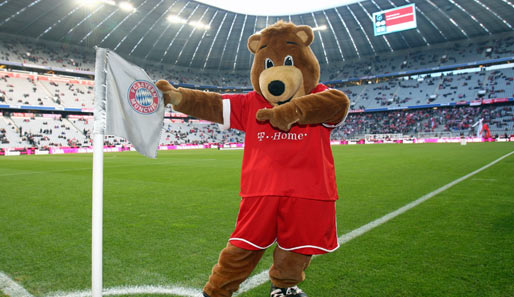 FC Bayern München - FC Schalke 04 1:1: Schon vor dem Spiel posiert Maskottchen Berni an der Eckfahne