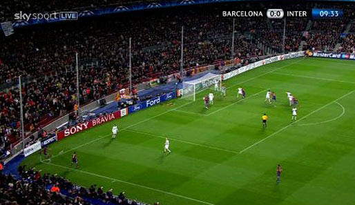 Die Barca-Gala, Teil eins: Ecke von der linken Seite. Xavi mit Schnitt an den ersten Pfosten