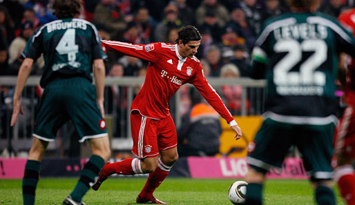Mario Gomez (M.) hatte die Bayern mit seinem sechsten Saisontreffer früh in Führung gebracht, weil sich Gladbach zu Beginn nur bedingt wehrte