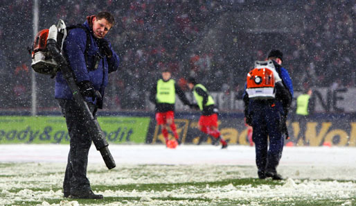 1. FC Köln - 1. FC Nürnberg 3:0: Ghostbusters-Alarm in Köln? Schaut fast so aus. Aber was tut man nicht alles, um den Schnee wegzubekommen?!