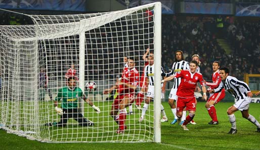 Der Moment der Entscheidung: Gomez drückt den Ball zum 3:1 für die Bayern über die Linie