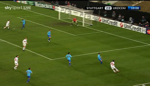 11. Minute, 3:0 für Stuttgart: Khedira bringt von rechts den Ball in die Mitte