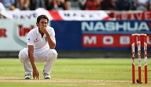 "Hmh, was mache ich jetzt", scheint sich Graham Onions beim Cricket-Match England gegen Südafrika zu fragen. Da können wir leider auch nicht weiterhelfen