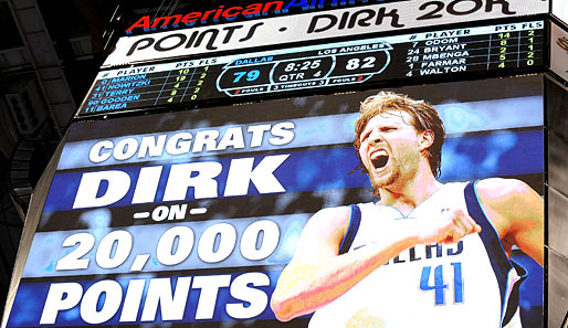 Dirk Nowitzki machte gegen die Lakers seinen 20.000 Punkt in der NBA. Glückwunsch auch von uns!
