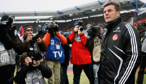 1. FC Nürnberg - Eintracht Frankfurt 1:1: Nach der Auftaktniederlage beim FC Schalke gab Coach Dieter Hecking sein Heimdebüt auf der Club-Bank