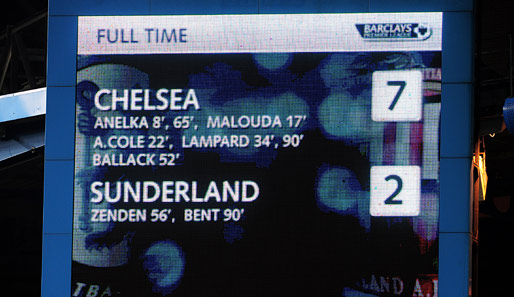 FC Chelsea - AFC Sunderland 7:2: Da steht es weiß auf blau. Der FC Chelsea schoss Sunderland auch ohne sein beim Africa-Cup weilendes Quartett aus dem Stadion