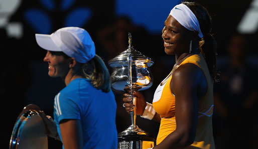 Am Ende hieß es 6:4, 3:6, 6:2 für Serena, die bei der Siegerehrung tröstende Worte für ihre geschlagene Konkurrentin parat hatte