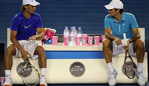 Der Spanier nutzte dann die Gelegenheit, um in lockerer Atmosphäre einen Plausch mit Roger Federer zu halten
