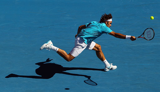 Roger Federer wurde nicht nur von seinem Schatten gejagt. Auch Igor Andrejew forderte ihm alles ab. Federer musste über vier Sätze gehen
