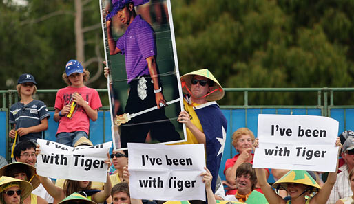 Und noch ein Kalauer: Australische Tennisfans wollen auf Kosten von Tiger Woods lustig sein. Naja...