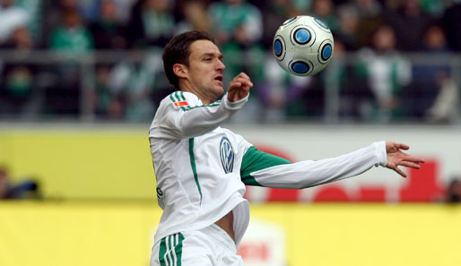 CHRISTIAN GENTNER (24) wechselt im Sommer ablösefrei vom VfL Wolfsburg zum VfB Stuttgart. Der Mittelfeldspieler bekommt in Stuttgart einen Vertrag bis 2013