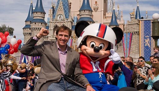 "I'm going to Disneyland": Drew Brees lebt das Klischee des amerikanischen Sportgewinners und feiert mit Mickey Maus den Super-Bowl-Sieg