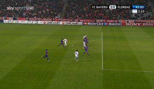 Bayern gegen Florenz, Nachspielzeit der ersten Halbzeit: Robben zieht in die Mitte und sieht Ribery in den Strafraum starten