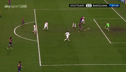 Ibrahimovic visiert das rechte Eck an. Lehmann kommt raus und verkürzt den Winkel