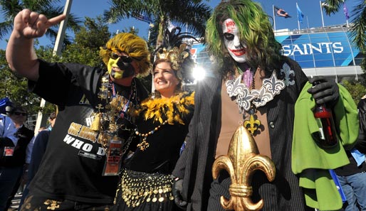 Die Fans der Saints feiern bereits vor dem Spiel in den Miami Gardens