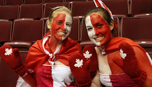 Die kanadischen Fans können sich im Frauen-Eishockey über eine Medaille schon sicher freuen. Nur über die Farbe herrscht noch Unklarheit