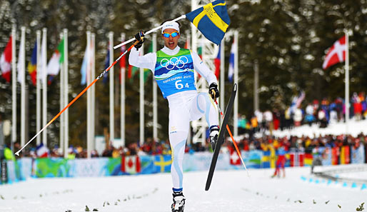 Bei der Langlauf-Staffel der Männer triumphierten die Schweden. Schlussläufer Marcus Hellner setzte sich auf der letzten Runde ab und hatte noch Zeit zum Genießen