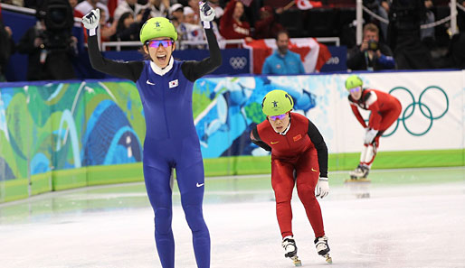 Beim Teamwettbewerb der Shorttrackerinnen über die 3000-Meter-Strecke hatten die Südkoreanerinnen die Nase vorn...