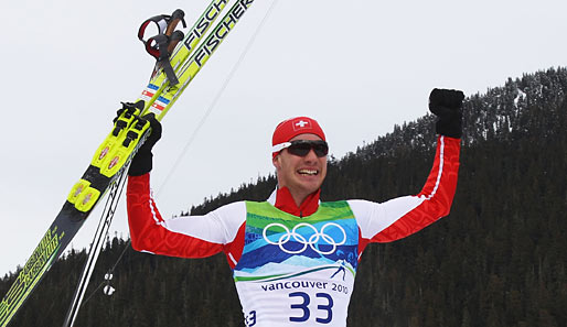 Es gewann Dario Cologna. Der Schweizer Skilangläufer ließ sich anschließend vom Publikum feiern