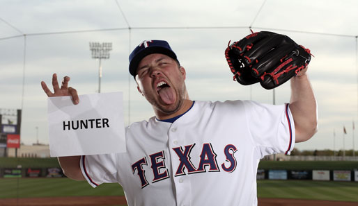 Was will uns Tommy Hunter von den Texas Rangers damit sagen? Drückt er so seine Vorfreude auf die neue Saison in der Major League Baseball aus?