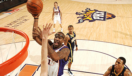 „Sehet und staunet“, dachte sich Amare Stoudemire, als er beim Spiel der Phoenix Suns gegen die Indiana Pacers zum Dunk ansetzte