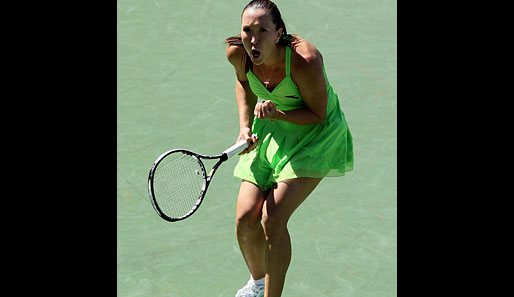 Vielleicht wird das die Farbe des Sommers. Zumindest steht Jelena Jankovic das frühlingshafte grüne Kleid in Indian Wells richtig gut