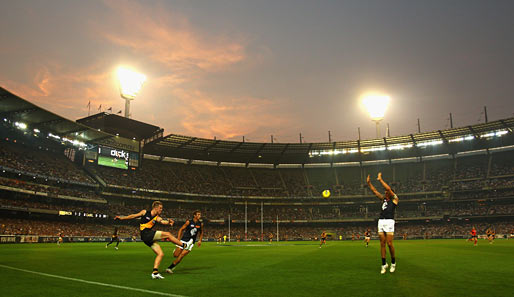 Die Australian Football League ist immer gut für tolle Bilder. Hier aus dem Spiel der Richmond Tigers und Carlton Blues in Melbourne