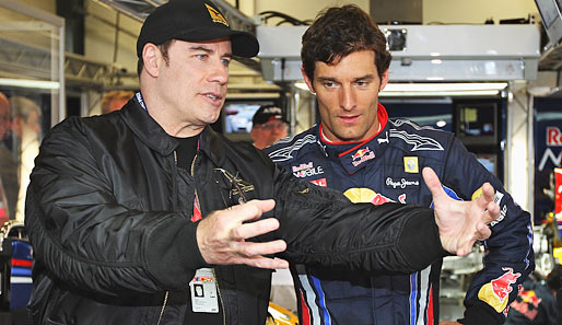 Hollywood-Star Travolta ließ sich von Mark Webber durch die Garage von Red Bull führen