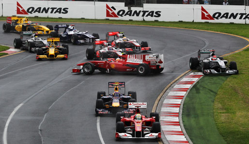Alle sahen sie ein turbulentes Rennen. Gleich am Start drehte Button Alonso um, der dann Michael Schumacher den Frontflügel abfuhr