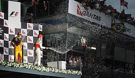 Bereits im Vorjahr hatte er in Australien gewonnen. Diesmal mit auf dem Treppchen: Robert Kubica und Felipe Massa