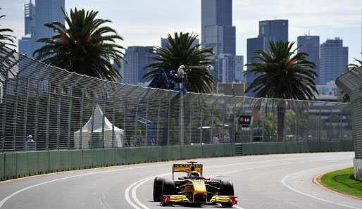 Robert Kubica beherrschte in seinem knallgelben Renault die erste Session und fuhr Bestzeit vor Nico Rosberg