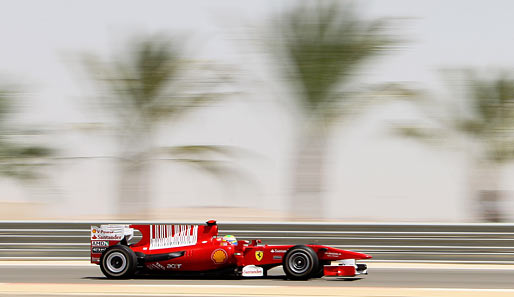 Der Ferrari sieht mit dem Segel hinter der Airbox aber auch interessant aus. Und dazu ist er auch noch schnell