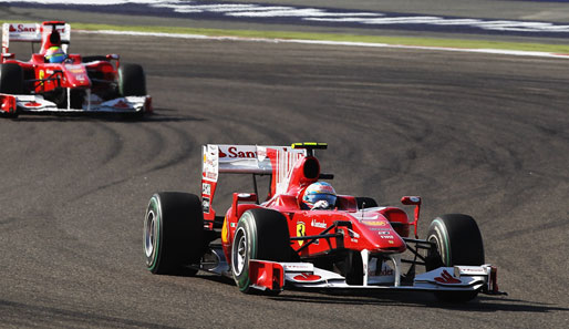 Ferrari machte einen starken Eindruck. Als Vettel aufgrund technischer Probleme an Speed verlor, gingen Fernando Alonso und Felipe Massa vorbei und fuhren den Doppelsieg ein