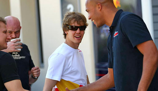 Auch bei Red Bull gab es ein fröhliches Hallo. Mittendrin war Sebastian Vettel