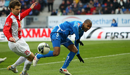 Hoffenheim - Mainz 0:1: Keine Revanche für Marvin Compper (r.) und seine Hoffenheimer. Nach der Hinrunden-Niederlage ging auch das Heimspiel verloren