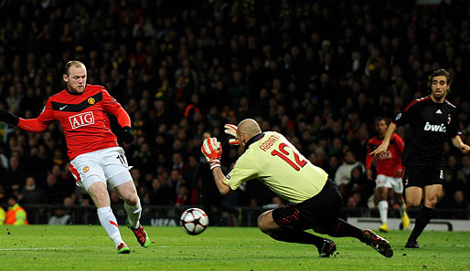 Wayne Rooney markierte das erste und zweite Tore für Manchester United