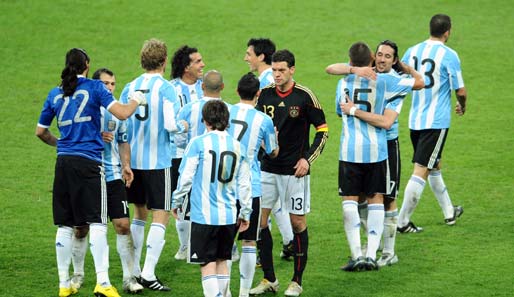 Auch Kapitän Michael Ballack zeigte sich als fairer Verlierer und beglückwünschte die Argentinier