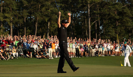 Der Rest ist Jubel: Phil Mickelson spielte fehlerfreies Golf und lässt sich nach seinem dritten Masters-Sieg in Augusta vom Publikum feiern