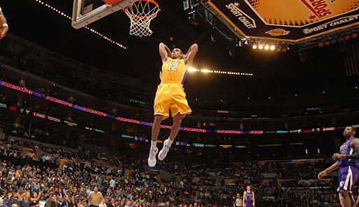 Flieg nicht so hoch! Shannon Brown von den L.A. Lakers beim Dunking gegen die Sacramento Kings