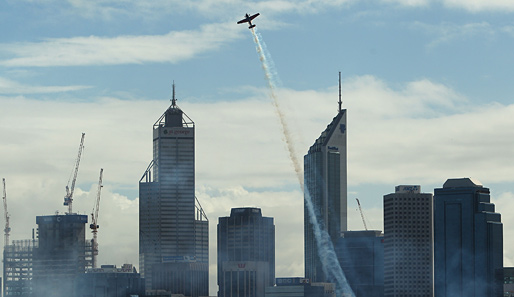 Nicolas Ivanoff lässt richtig Dampf beim Red Bull Air Race in Perth