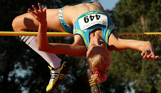 Petina Price windet sich elegant über die Latte bei den Australian Athletics Championships