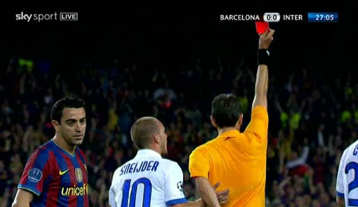 28. Minute: Schiri De Bleeckere zeigt Inters Thiago Motta die Rote Karte. Wie kam es dazu?