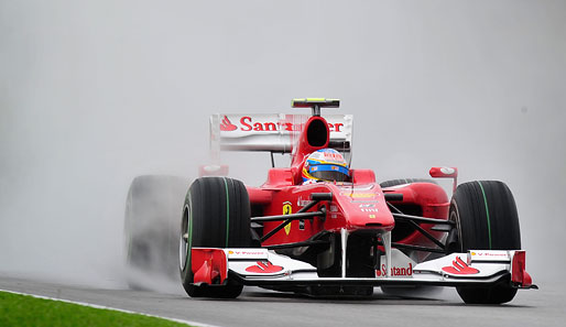 Ganz alt sah Ferrari aus. Fernando Alonso und Felipe Massa hatten in Q1 zu lange gepokert und kamen in den Regen hinein