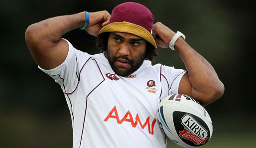 Die Mütze beim Rugby gut festhalten: Sam Thaiday vom australischen Team Torres Strait Islander beim Training