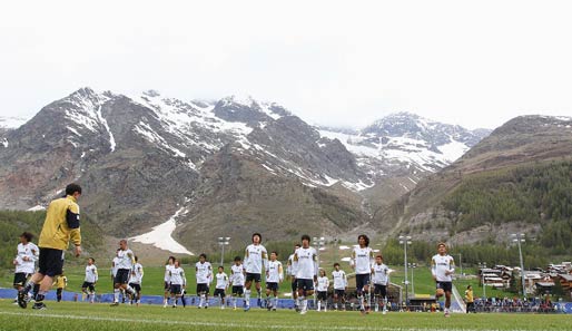 Die japanische Nationalmannschaft bereitet sich in der Idylle der Schweizer Alpen auf die WM in Südafrika vor