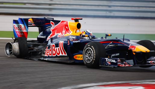 Kein guter Tag für Sebastian Vettel: Der Red-Bull-Pilot kollidierte mit seinem Teamkollegen Mark Webber und schied aus